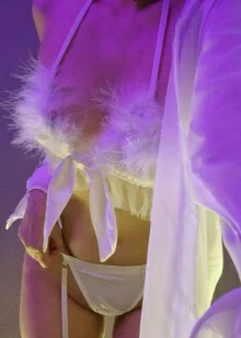 Аяу с подругами